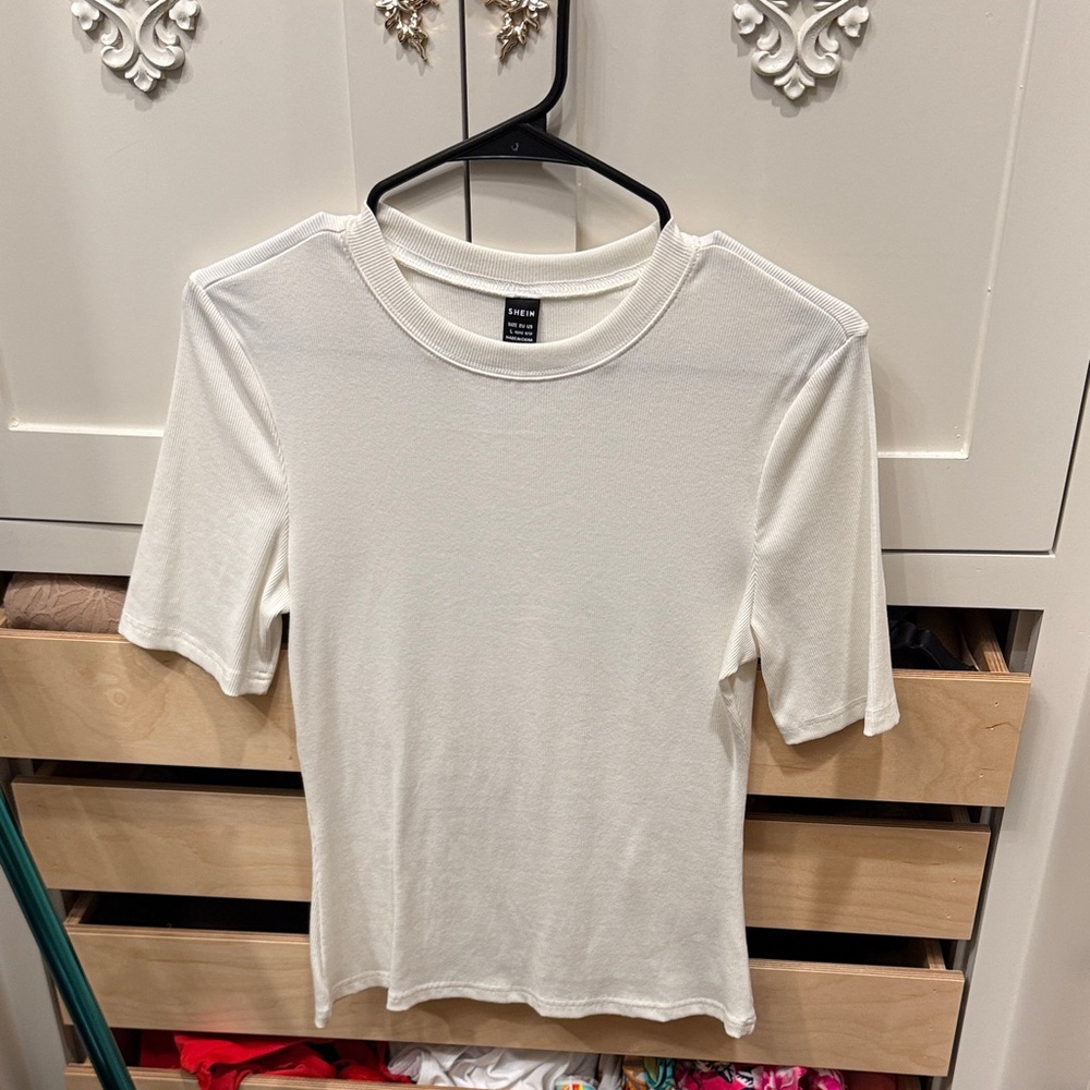SHEIN Cream Short Sleeve Tee